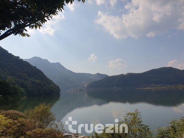 가을 호수 풍경