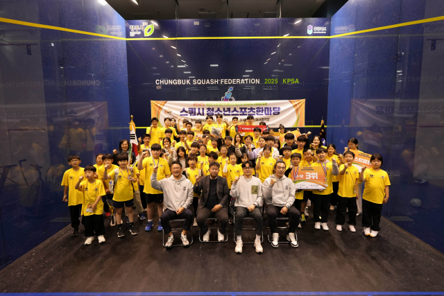 경기가 진행된 유리코트에서 시상시과 단체사진 촬영이 진행됐다